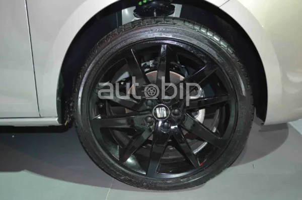 Salon Auto Alger 2015 / Seat: Promotion spécial sur l'Ibiza Edition 30