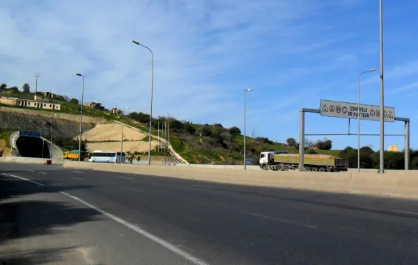 Fermeture provisoire dimanche du tunnel Djebahia de Bouira en raison des travaux