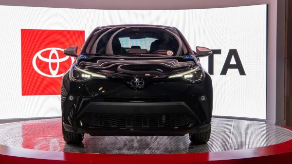 شركة Toyota تكشف عن C-HR لعام 2020