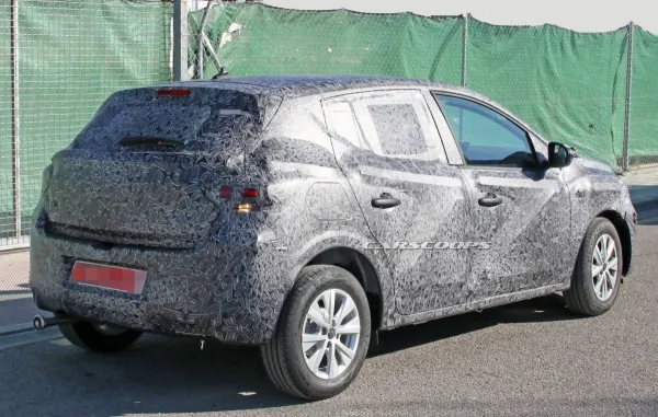 Future Dacia Sandero: surprise sur la route