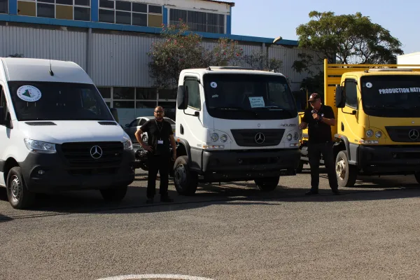 AMS Mercedes-Benz: Portes ouvertes sur les véhicules de production nationale