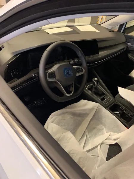 Volkswagen Golf 8: Deux images sans camouflage