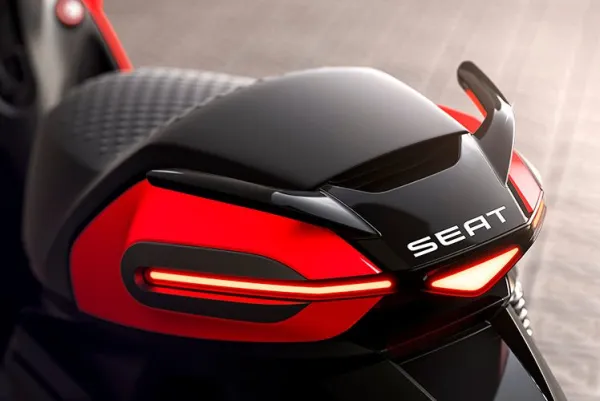 SEAT fait son entrée sur le marché du deux-roues motorisé avec un eScooter entièrement électrique