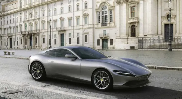 Ferrari تكشف الستار عن سيارة Roma