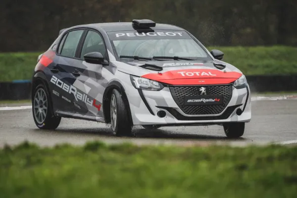 Peugeot Sport révèle la 208 Rally 4