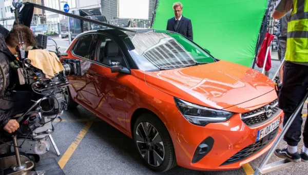 أوبل تدشن الحملة الإشهارية لكورسا الجديدة مع النجم "يورغن كلوب"