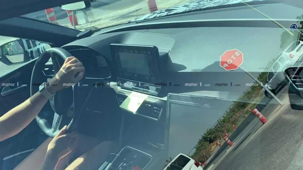 الكشف عن داخلية Seat Leon الجديدة
