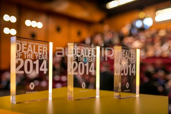 6 agents de Renault Algérie récompensés au challenge "Dealer of the Year"
