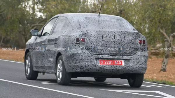 La prochaine Dacia Logan surprise en tenue de camouflage