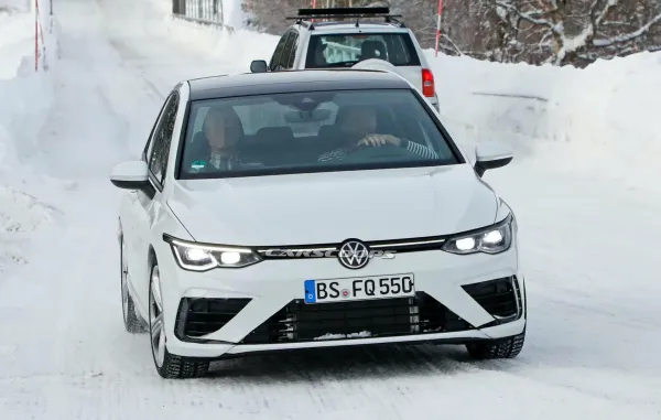 La nouvelle Golf 8 R surprise sans camouflage