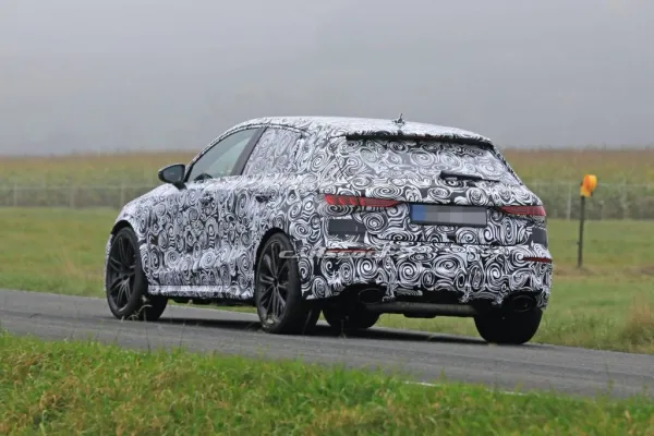 Vidéo: La nouvelle Audi RS 3 sur le Nürburgring