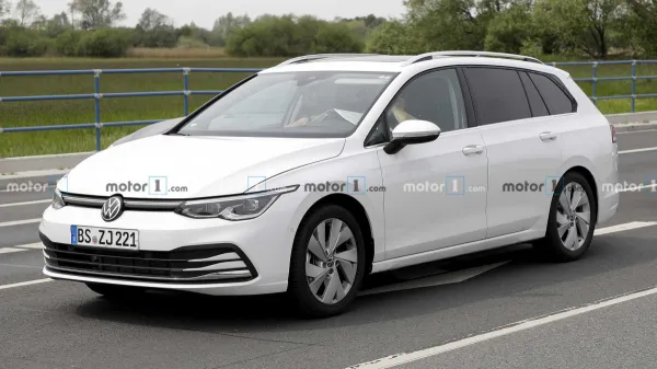 Volkswagen : La Golf 8 fait le break