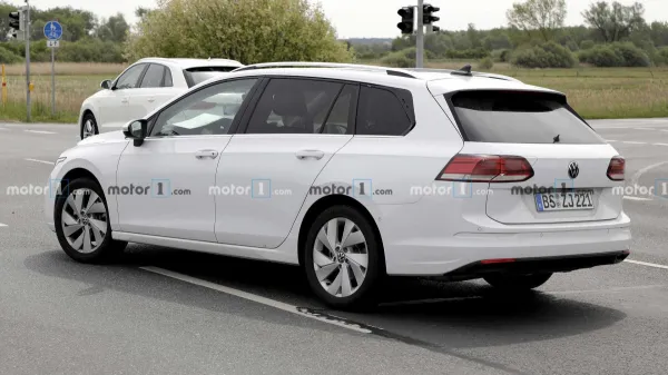Volkswagen : La Golf 8 fait le break