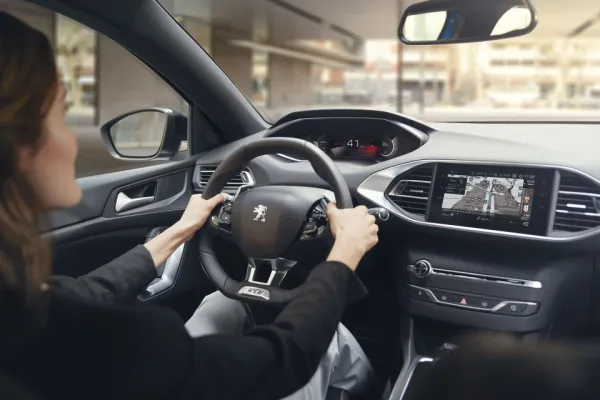 Peugeot : L’instrumentation 100% digitale arrive sur la 308