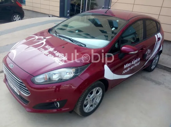 Une Ford Fiesta offerte par Elsecom à Miss Algérie 2014