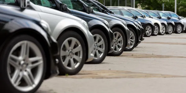 Marché automobile algérien: acheter une voiture d'occasion ou attendre une voiture neuve importée