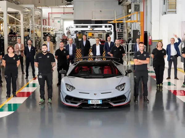 Lamborghini : 10 000 Aventador V12 produites en 9 ans