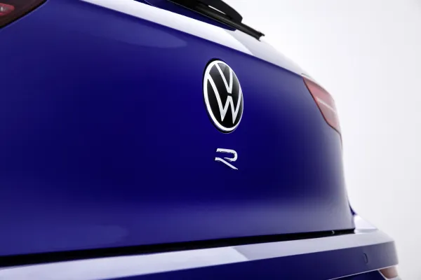Volkswagen Golf R : Un nouveau teaser avant la présentation officielle