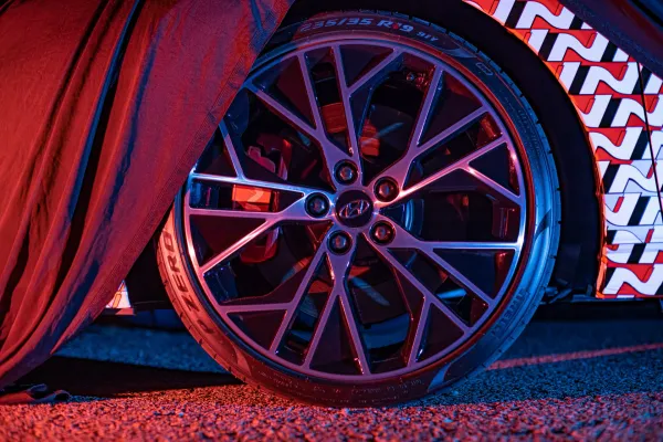 هيونداي  تشوق مجددا للإلنترا N  قبل إطلاقها في 2021