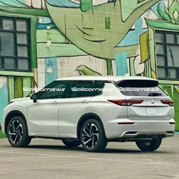 Nouveau Mitsubishi Outlander (2022) surpris sans camouflage