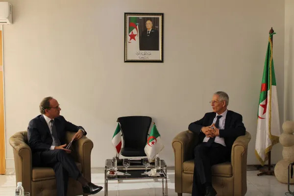 وزير الصناعة يستقبل سفير إيطاليا بالجزائر