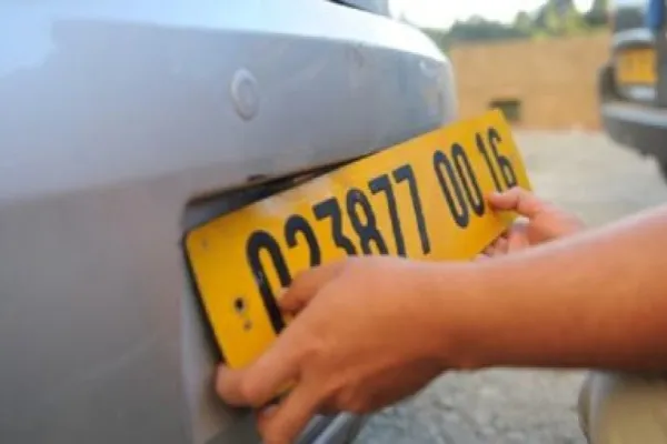 Fabrication et installation des plaques d'immatriculation: la wilaya d'Alger invite les opérateurs à régulariser leurs situations
