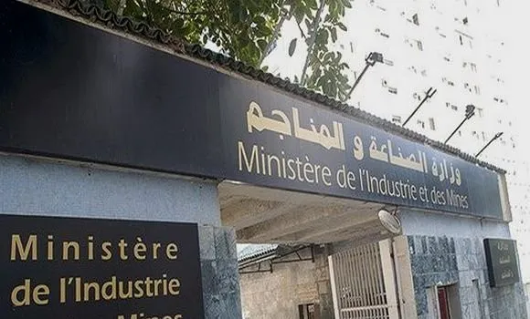 تشكيلة الحكومة الجديدة: ما هو مستقبل ملف استيراد وتصنيع السيارات تحت مسؤولية وزير الصناعة الجديد؟