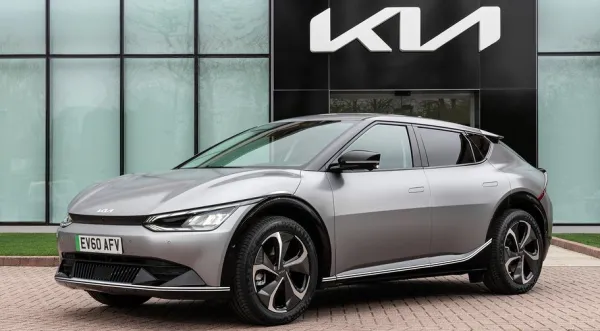 KM77 : La Kia EV6 mieux qu’une BMW M4 au test de l’élan