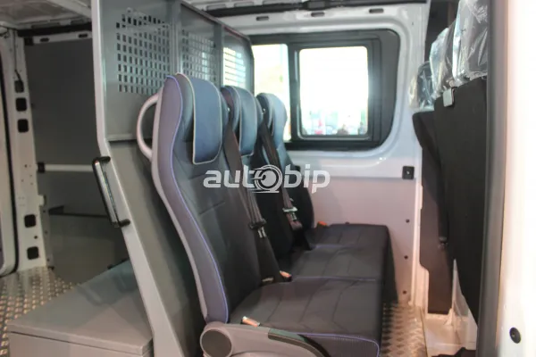 AMS -MB: le Mercedes-Benz fourgon double cabine disponible à la vente aux particuliers