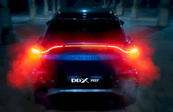 أستون مارتن تكشف عن DBX707، سيارة دفع رباعي بقوة 700 حصان