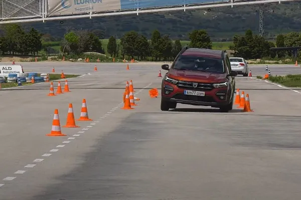 KM77: La Dacia Jogger échoue au test de l'élan