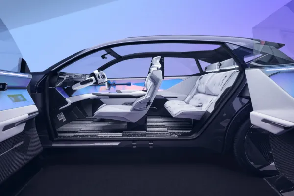 Renault présente son nouveau concept-car "Scénic Vision"