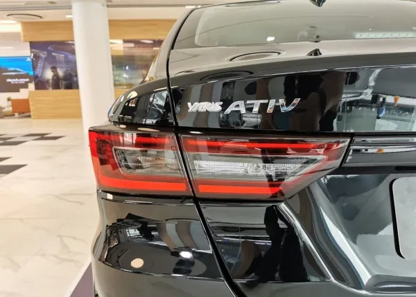 تويوتا تكشف عن الجيل الجديد من الياريس سيدان