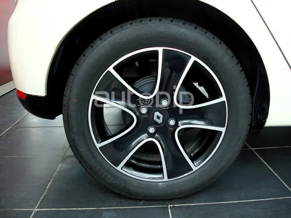Nouvelle série limitée " Clio 4 Ivory " chez Renault Algérie