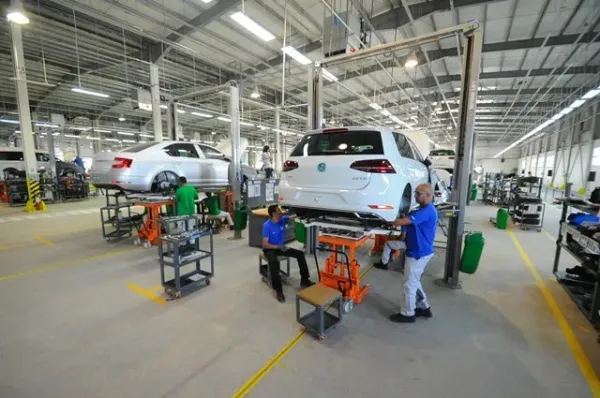 Construction automobile: le succés du projet nécessite la production de 150.000 voitures