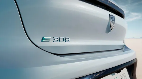 Peugeot dévoile la 308 100% électrique