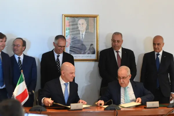 Construction automobile en Algérie: signature d'une convention-cadre entre le ministère de l'Industrie et FIAT