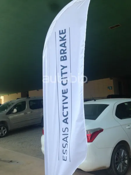 (Vidéo) Salon Oran 2015 / Peugeot : Atelier Active City Brake sur nouvelle 208