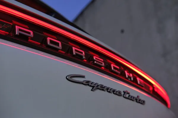 Porsche dévoile le nouveau Cayenne dans sa version Turbo E-Hybrid