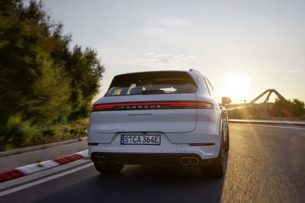 Porsche dévoile le nouveau Cayenne dans sa version Turbo E-Hybrid