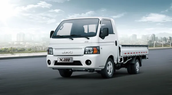 JAC/ Emin Auto: les camions Bosseur et Oman disponibles à la commande