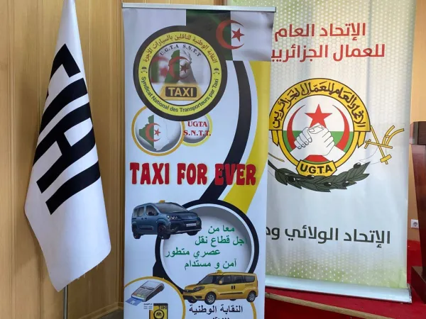 Oran: livraison du premier lot de véhicules Fiat fabriqués localement aux chauffeurs de taxi