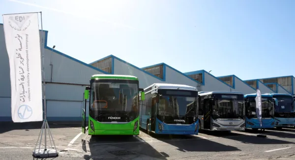 نقل : تسليم أول دفعة لحافلات نقل المسافرين المستوردة