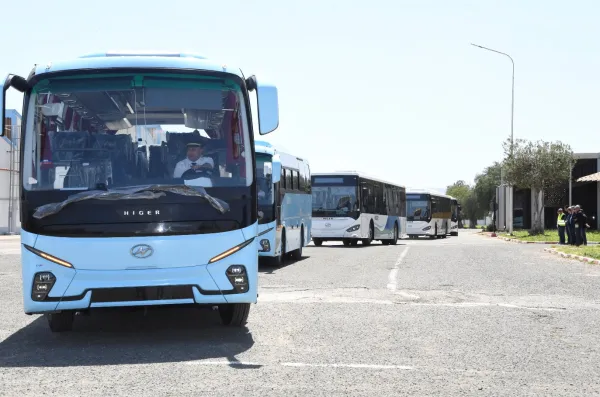 نقل : تسليم أول دفعة لحافلات نقل المسافرين المستوردة
