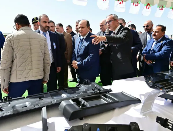 الوزير الأول يعلن انطلاق إنتاج وحدة المكونات البلاستيكية للسيارات في سبتمبر