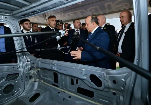 Le Premier ministre procède à Batna au lancement d'un projet d'usine de production de pièces et composants métalliques par emboutissage