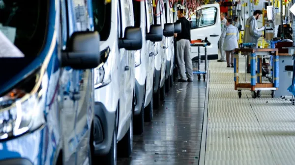 Le groupe Renault fabriquera le Nissan NV300 en France