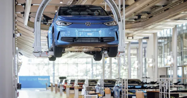Volkswagen envisagerait jusqu'à 100 000 suppressions d'emplois et la fermeture de quatre usines en Allemagne