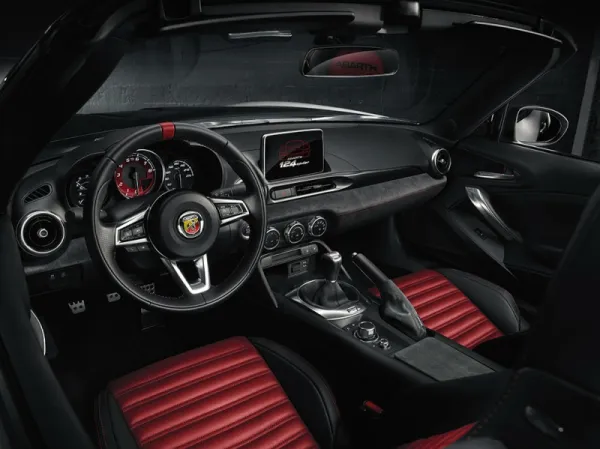 Abarth est de retour avec la 124 Spider à Genève