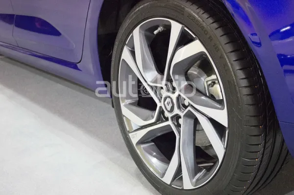 Salon Alger 2016 / Renault : la nouvelle Mégane 4 dévoilée sur le stand